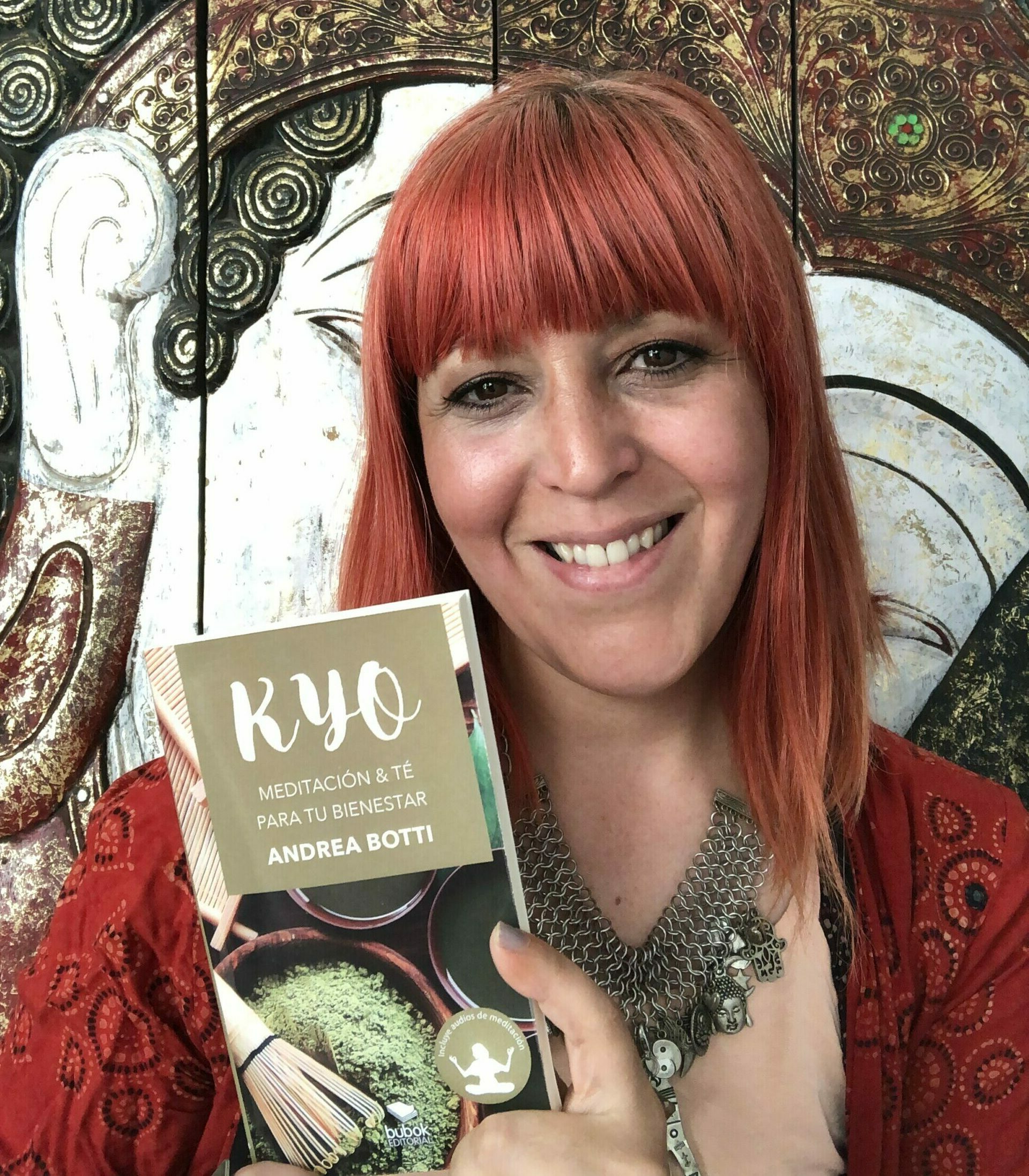 Entrevista a la autora Andrea Botti quien nos invita a entrar en «Kyo» a través del simple acto ceremonial de preparar una taza de té.